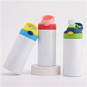 Roostevabast terasest veepudel lastele